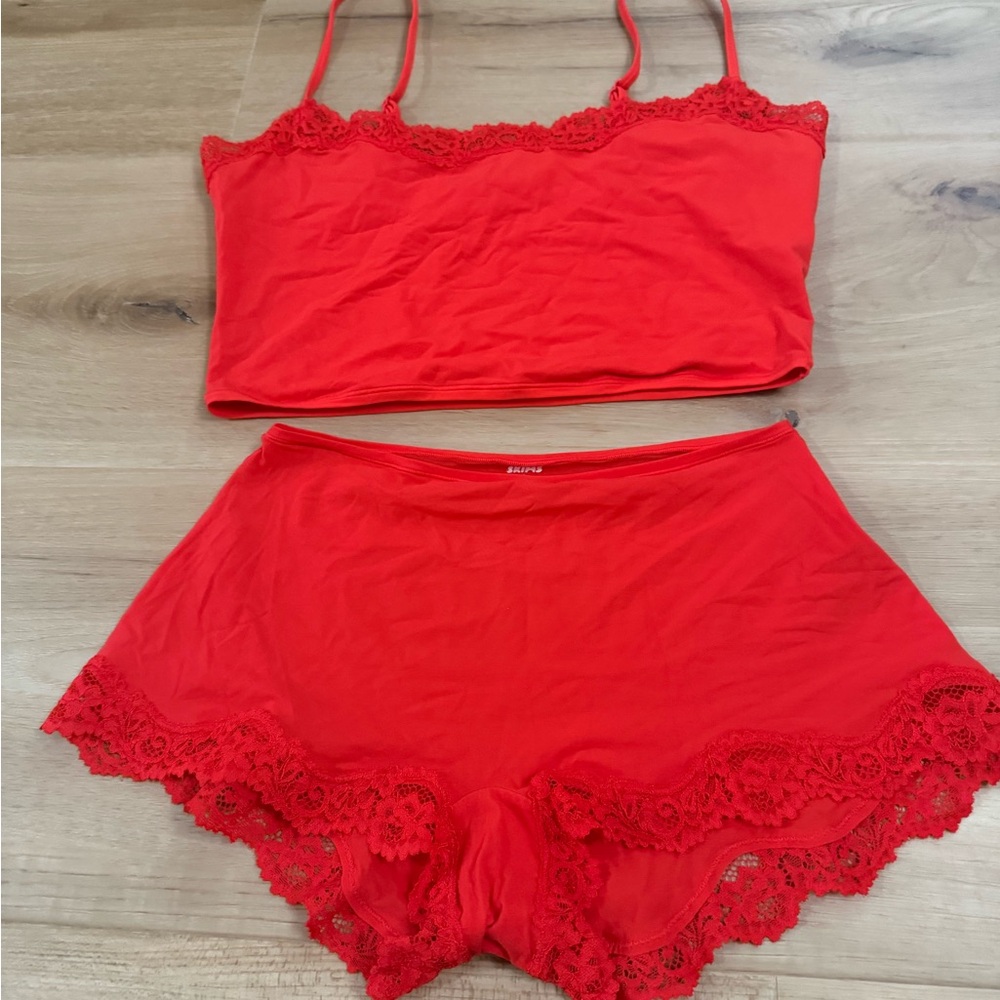 Skims Fits everybody lace cropped cami boy short set